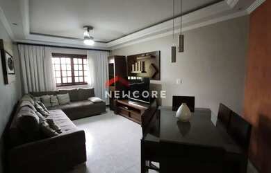 Imagem: A casa possui 4 Dormitórios, 4 Banheiros, 5 Vagas na garagem