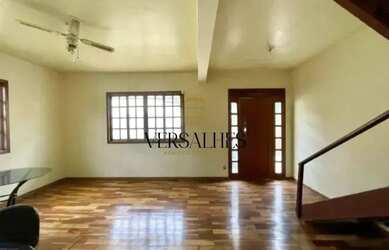 Imagem: A casa possui 2 Dormitórios, 1 Banheiro, 2 Vagas na garagem