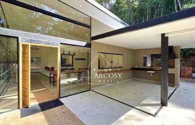 Imagem: A casa em condomínio possui 3 Dormitórios, 4 Banheiros, 2