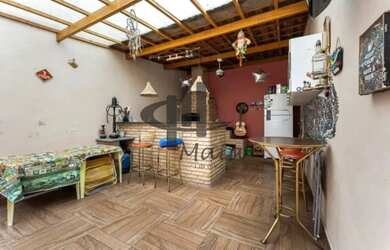 Imagem: A casa possui 3 Dormitórios, 2 Banheiros, 2 Vagas na garagem