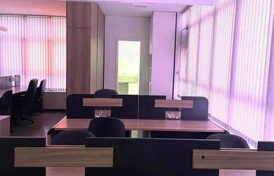 Imagem: O depósito possui 5 Vagas na garagem e 175m² de Área e está