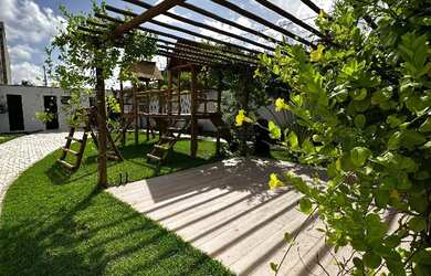 Imagem: A casa possui 3 Dormitórios, 4 Banheiros, 2 Vagas na garagem