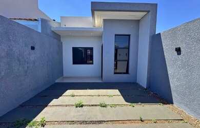 Imagem: A casa possui 2 Dormitórios, 1 Banheiro e está localizado