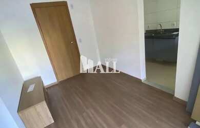 Imagem: O apartamento possui 2 Dormitórios, 1 Banheiro, 1 Vaga na garagem