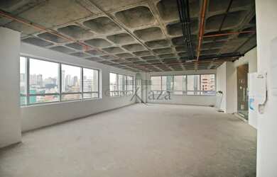 Imagem: O depósito possui 3 Vagas na garagem e 116m² de Área e está