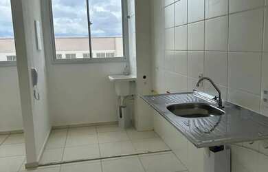 Imagem: O apartamento possui 2 Dormitórios, 1 Banheiro, 1 Vaga na garagem