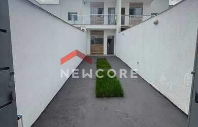 Imagem: A casa possui 2 Dormitórios, 1 Banheiro, 2 Vagas na garagem