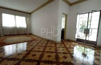 Imagem: A casa possui 3 Dormitórios, 3 Banheiros, 3 Vagas na garagem