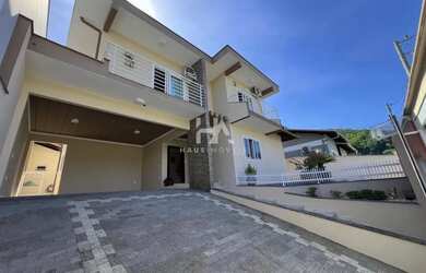 Imagem: A casa à venda possui 3 Dormitórios, 2 Banheiros, 2 Vagas