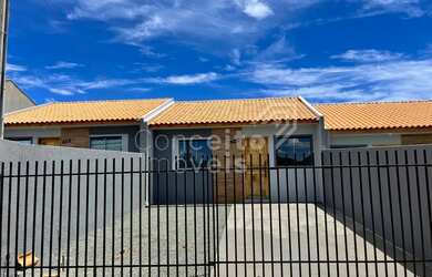 Imagem: A casa à venda possui 2 Dormitórios, 1 Banheiro, 2 Vagas na