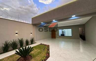 Imagem: A casa possui 3 Dormitórios, 2 Banheiros, 3 Vagas na garagem