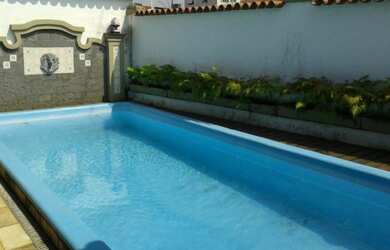 Imagem: A casa possui 3 Dormitórios, 1 Banheiro, 3 Vagas na garagem