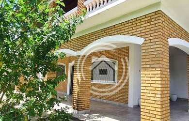 Imagem: A casa possui 5 Dormitórios, 5 Banheiros, 4 Vagas na garagem