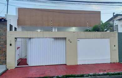 Imagem: A casa possui 5 Dormitórios, 1 Banheiro, 2 Vagas na garagem