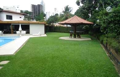 Imagem: A casa em condomínio possui 4 Dormitórios, 5 Banheiros, 5