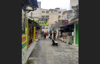 Imagem: O depósito possui 5 Vagas na garagem, 600m² de Área e está