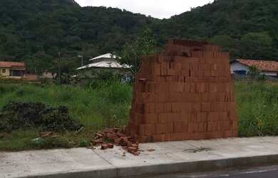 Imagem: O terreno possui 450m² de Área e está localizado em Recanto