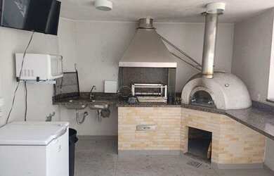 Imagem: O apartamento possui 3 Dormitórios, 1 Banheiro, 2 Vagas na