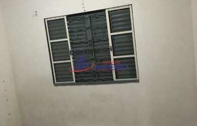 Imagem: A casa possui 4 Dormitórios, 4 Banheiros, 5 Vagas na garagem