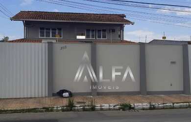 Imagem: A casa possui 4 Dormitórios, 1 Banheiro, 4 Vagas na garagem