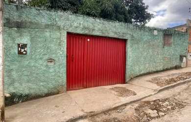 Imagem: A casa possui 2 Dormitórios, 2 Banheiros, 3 Vagas na garagem