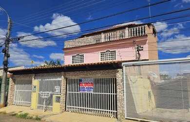 Imagem: A casa possui 5 Dormitórios, 5 Banheiros, 4 Vagas na garagem