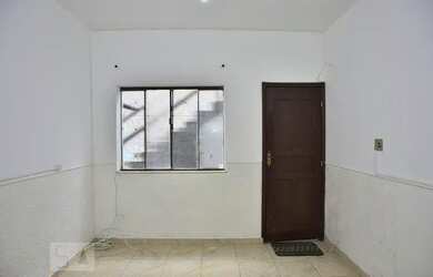 Imagem: A casa possui 3 Dormitórios, 3 Banheiros, 1 Vaga na garagem