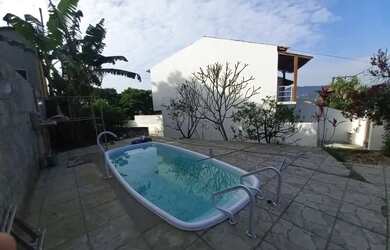 Imagem: A casa possui 2 Dormitórios, 2 Banheiros, 1 Vaga na garagem