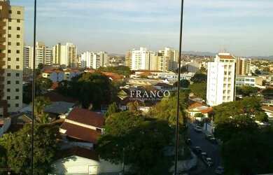 Imagem: O apartamento possui 3 Dormitórios, 1 Banheiro, 2 Vagas na