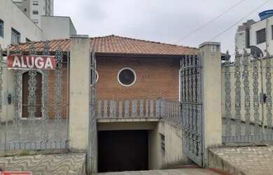 Imagem: A casa possui 3 Dormitórios, 5 Banheiros, 5 Vagas na garagem