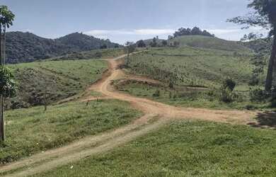 Imagem: O terreno possui 600m² de Área e está localizado em Centro
