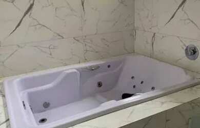 Imagem: A casa possui 3 Dormitórios, 3 Banheiros, 3 Vagas na garagem