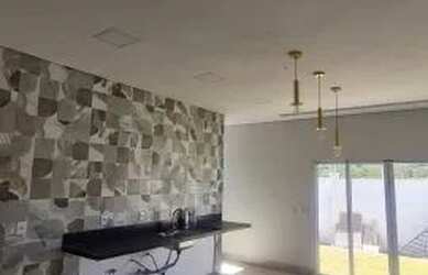 Imagem: A casa possui 3 Dormitórios, 2 Banheiros, 2 Vagas na garagem