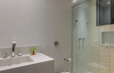 Imagem: A casa em condomínio possui 4 Dormitórios, 5 Banheiros, 4