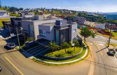 Imagem: A casa em condomínio possui 3 Dormitórios, 5 Banheiros, 4