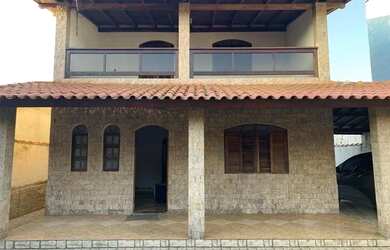 Imagem: A casa possui 2 Dormitórios, 2 Banheiros, 5 Vagas na garagem