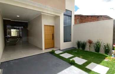 Imagem: A casa possui 3 Dormitórios, 2 Banheiros, 2 Vagas na garagem