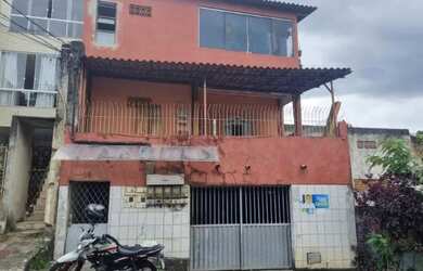 Imagem: A casa possui 1 Dormitório, 1 Banheiro, 1 Vaga na garagem