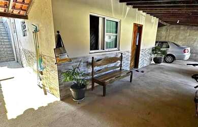 Imagem: A casa possui 3 Dormitórios, 2 Banheiros e está localizado