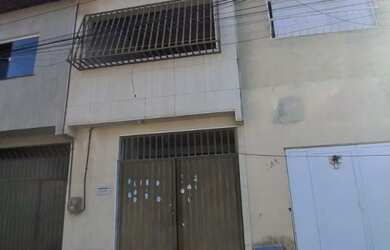 Imagem: A casa possui 2 Dormitórios, 2 Banheiros, 3 Vagas na garagem