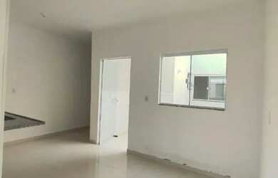 Imagem: A casa possui 3 Dormitórios, 2 Banheiros, 1 Vaga na garagem