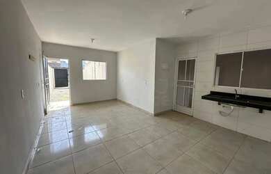 Imagem: A casa possui 2 Dormitórios, 2 Banheiros, 1 Vaga na garagem