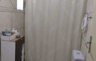 Imagem 9: Casa no Bairro Hípica, com terreno de 10 metros de frente por 33 metros...