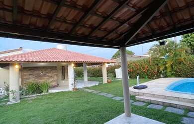 Imagem 2: Casa com piscina em condomínio fechado