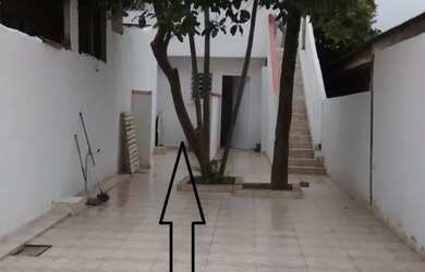 Imagem: A casa possui 1 Dormitório, 1 Banheiro, 1 Vaga na garagem