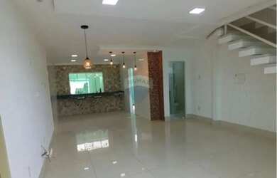 Imagem: A casa possui 3 Dormitórios, 4 Banheiros, 3 Vagas na garagem