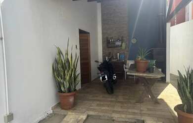 Imagem 6: Casa em terreno grande. Piscina, Varanda, 120m² de Áreae3 Vagas na garagem