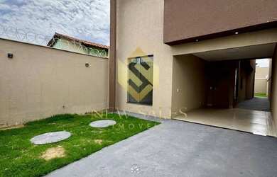 Imagem: A casa possui 3 Dormitórios, 2 Banheiros, 2 Vagas na garagem