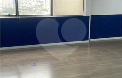 Imagem: O depósito possui 4 Vagas na garagem, 140m² de Área e está