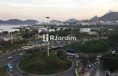 Imagem: O depósito possui 1 Vaga na garagem, 27m² de Área e está